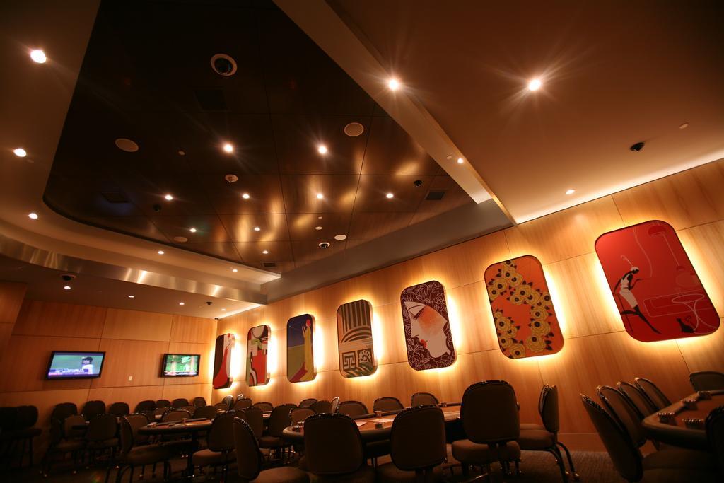 Fun City Resort Hotel Burlington Buitenkant foto