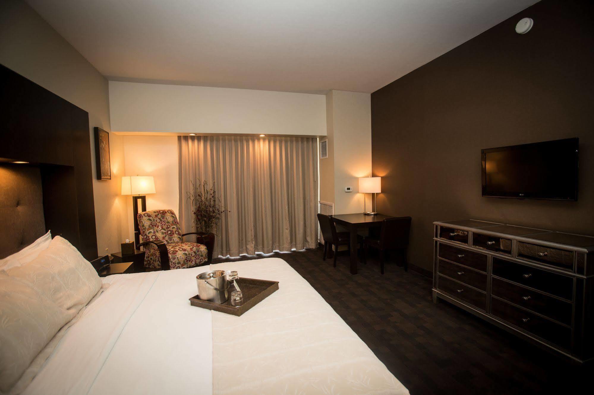 Fun City Resort Hotel Burlington Buitenkant foto